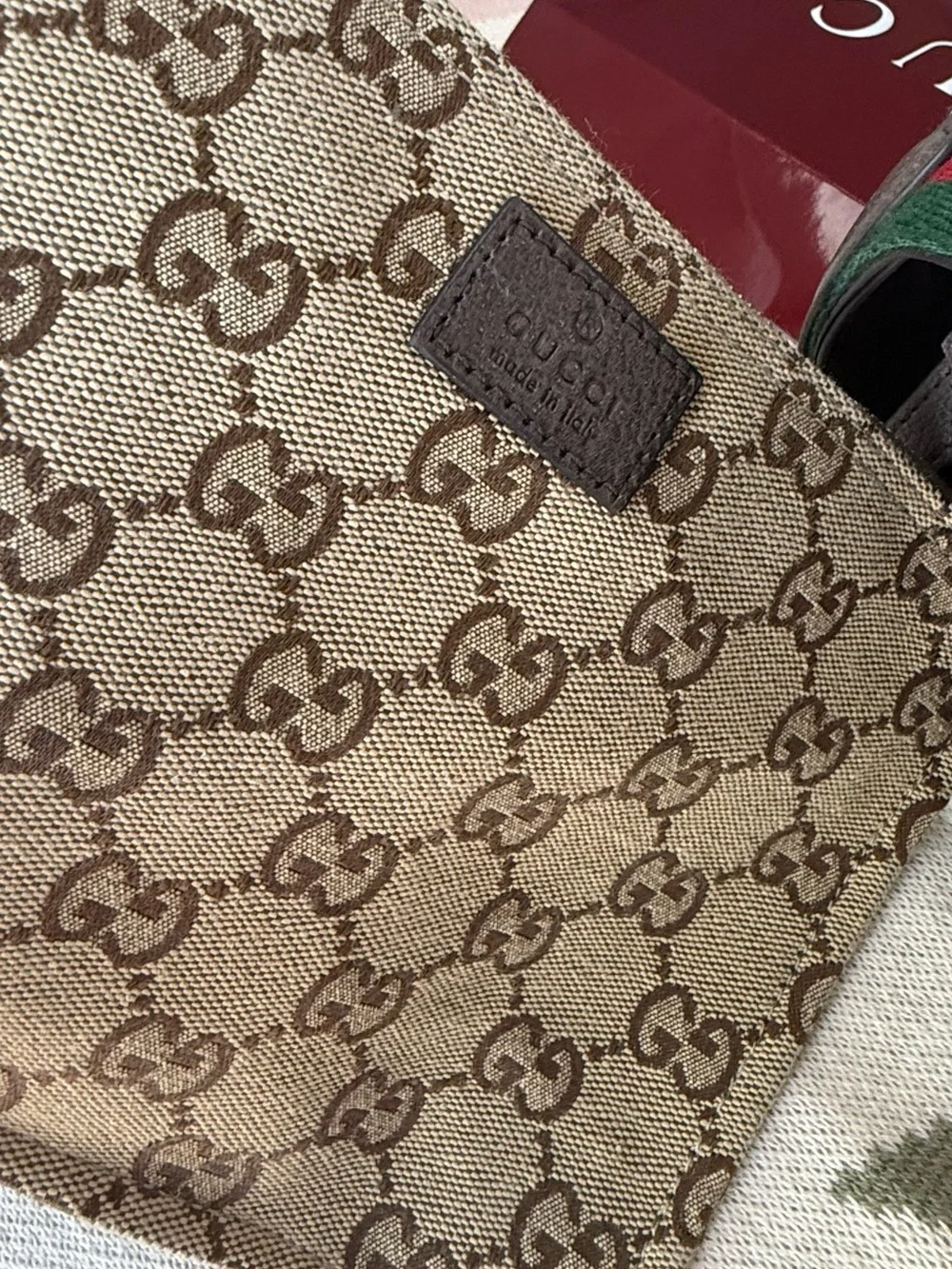 Authentic Gucci Giglio large GG canvas tote bag with with detachable pouch. - Picture 11 of 17